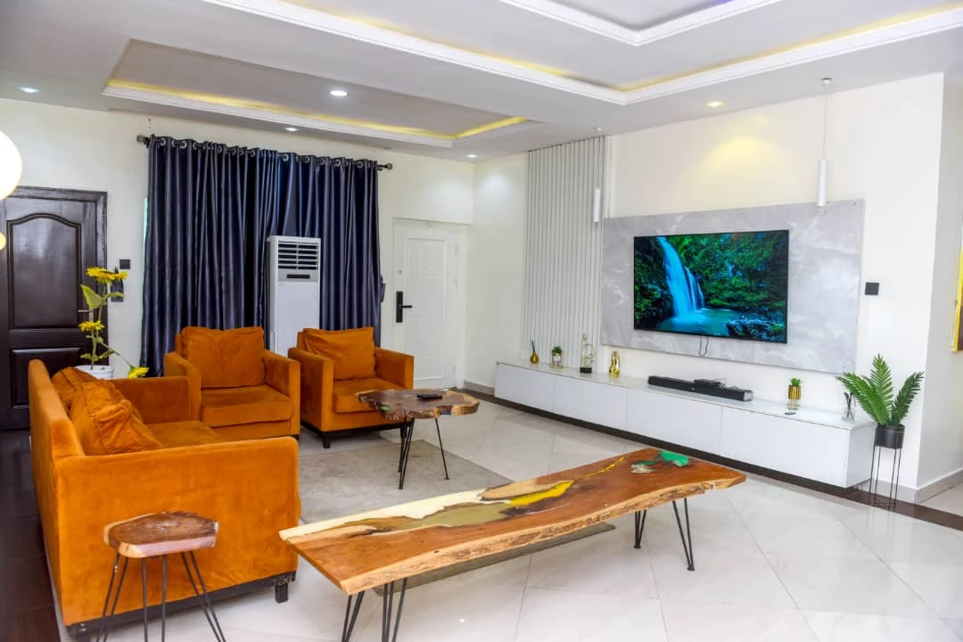 3 Bedroom Apartment in   📍 Lekki Phase 1